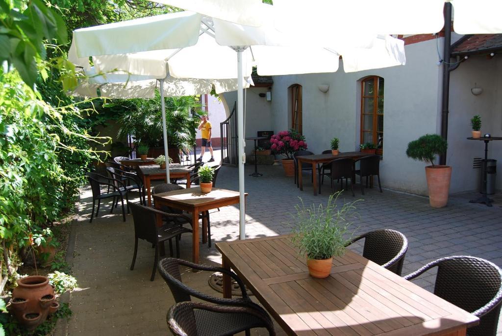 Landhotel St. Gereon Nackenheim Buitenkant foto